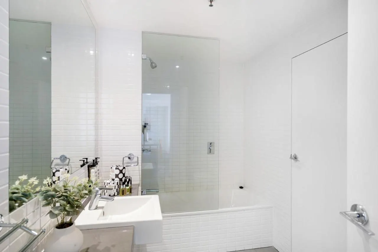 Belle Escapes 24 Harbour Lights Water View Apartment Cairns Austrália