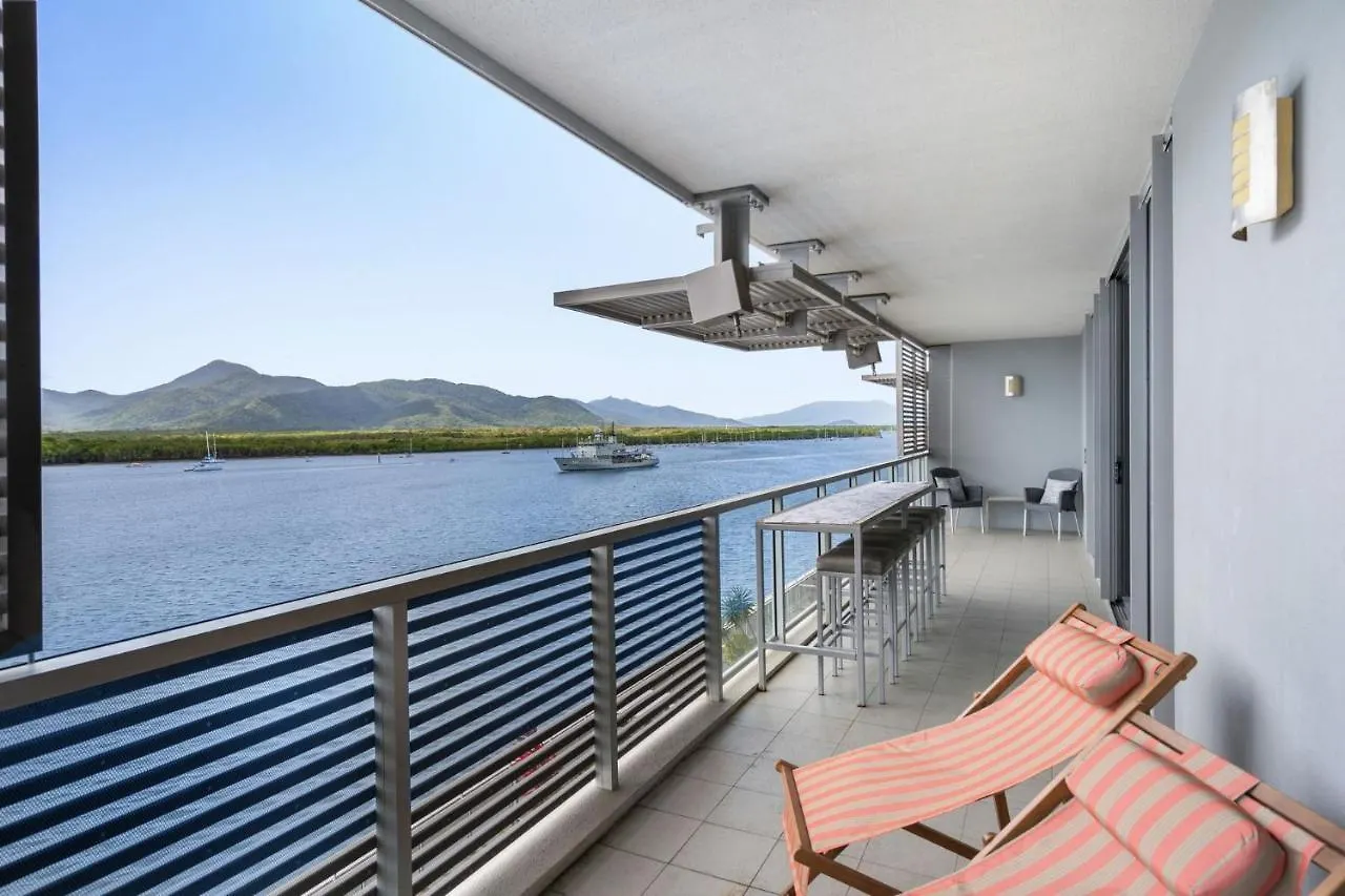 Belle Escapes 24 Harbour Lights Water View Apartment Cairns 0*,  Austrália